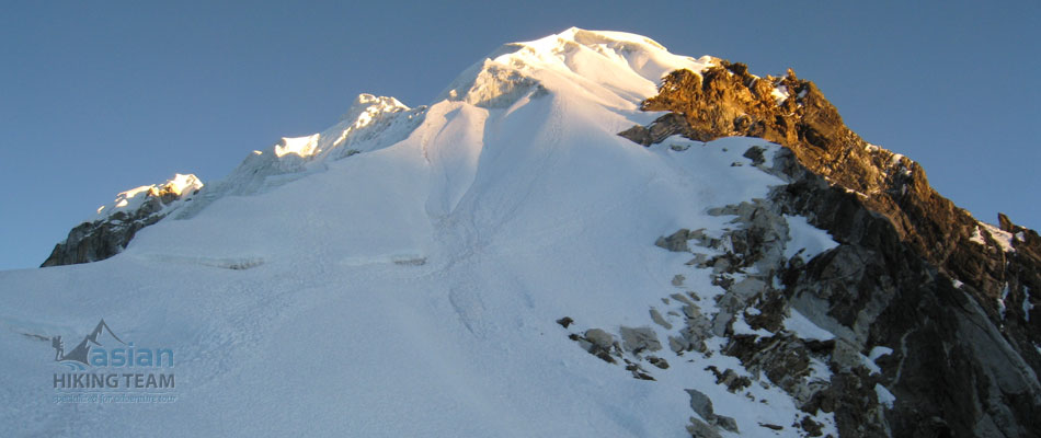 Lobuje Peak Climbing 2023